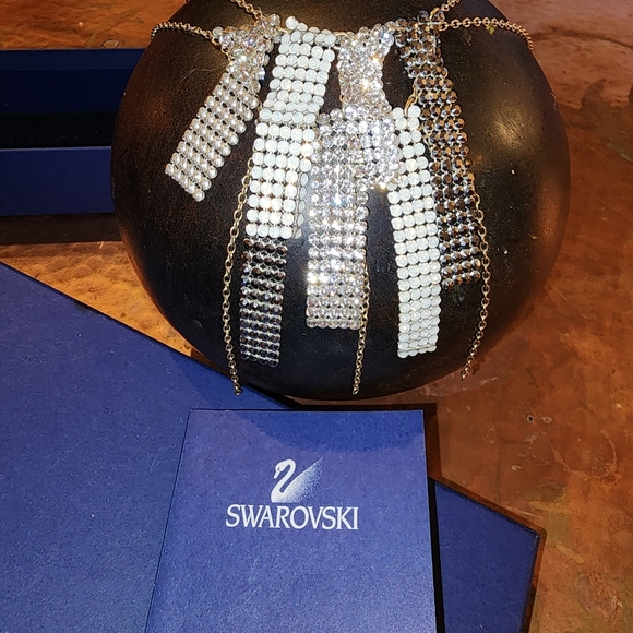 Gorgeous Swarovski Authentic Swan Signed Crystal Waterfall Statement Necklace - Picture 8 of 11
